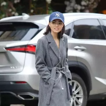 Rachel Zegler In A Long Gray Coat In Manhattan S Downtown Area