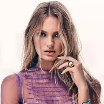 Romee Strijd El Libro Amarillo Spring Catalogue