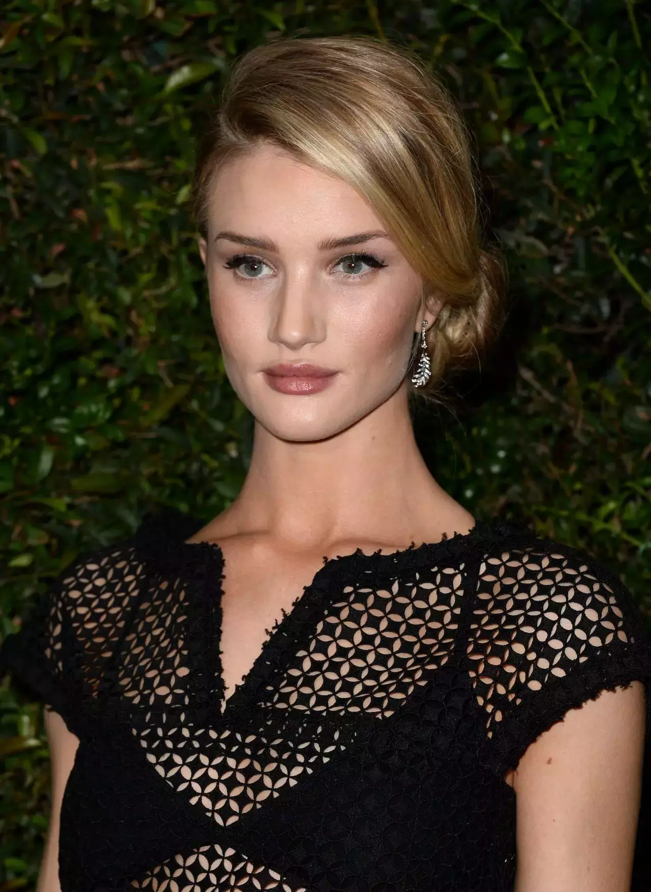 Rosie Huntington Whiteley Chanel And Charles Finch Pre Oscar Dinner At Madeo_1