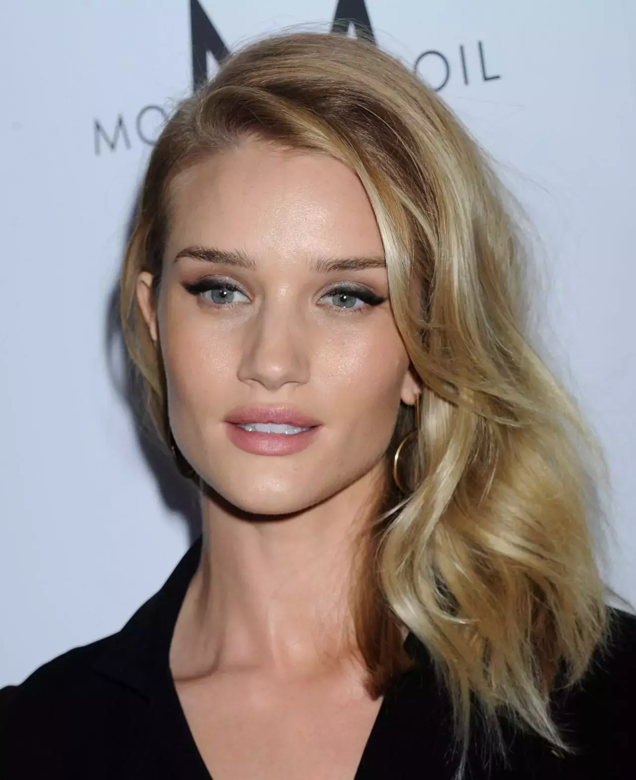 Rosie Huntington Whiteley Daily Front Row S Fashion Los Angeles Awards In Hollywood