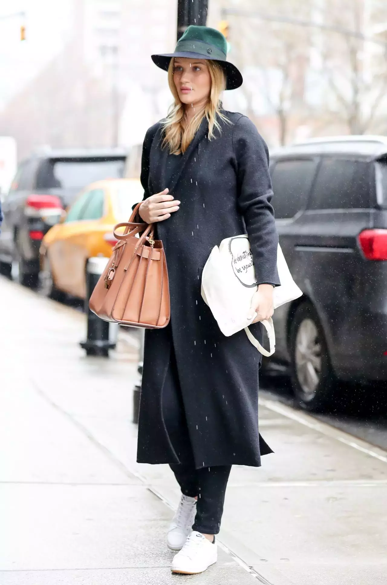 Rosie Huntington Whiteley Shopping In New York City