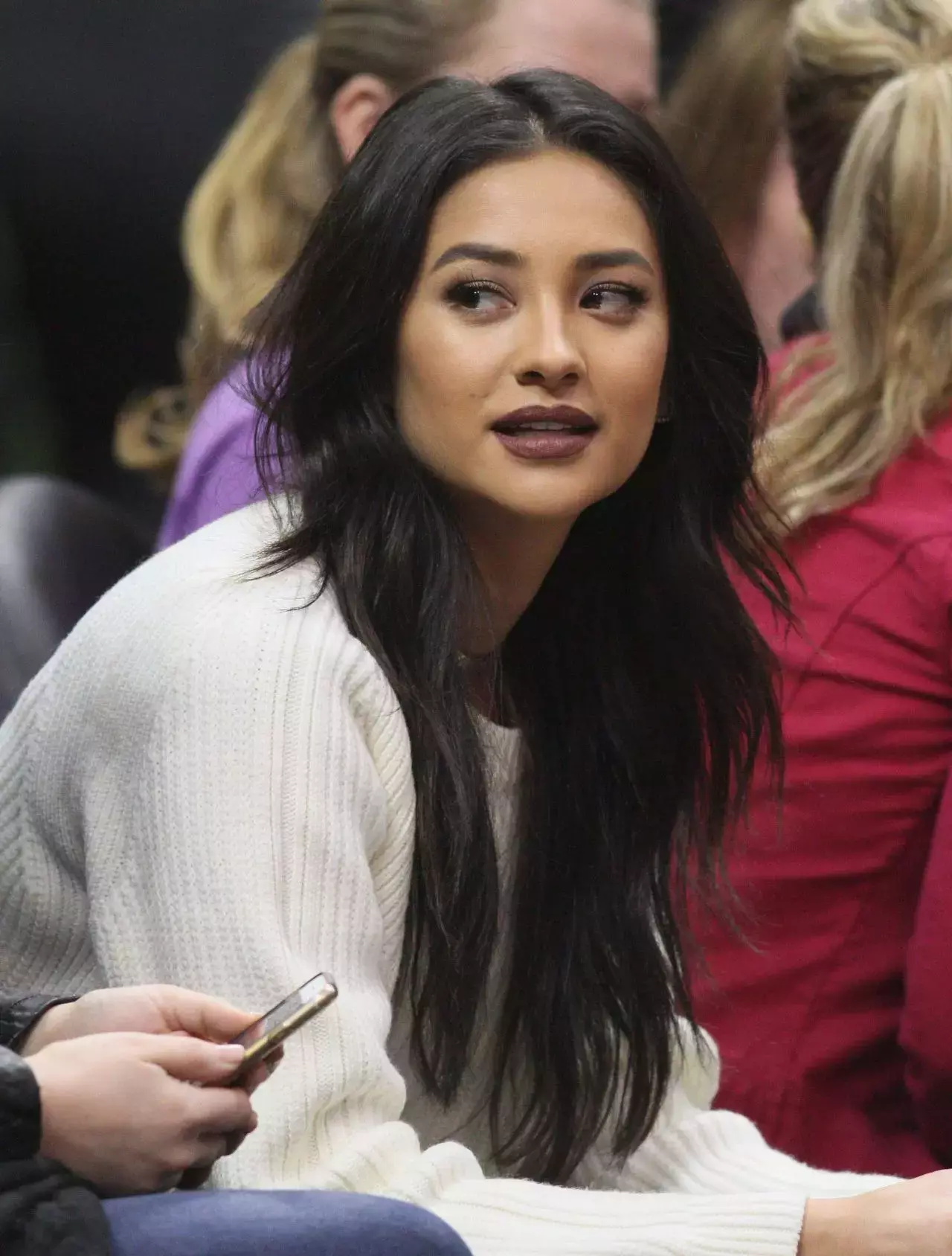 Shay Mitchell Clippers Game At Staples Center In Los Angele