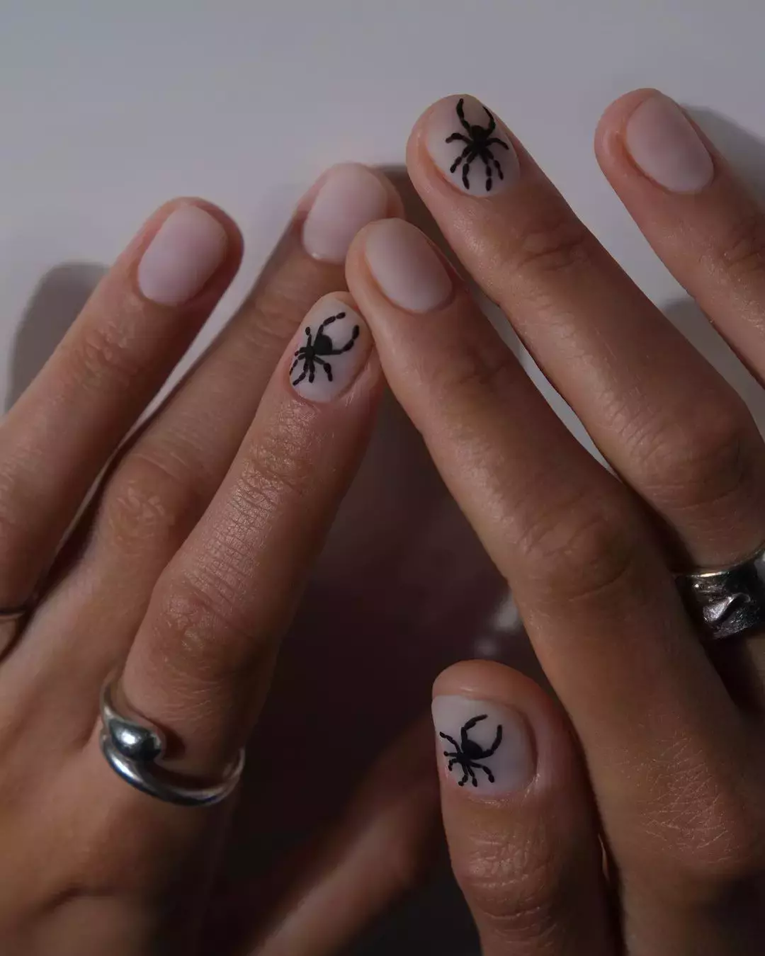 Minimal Spider Nails