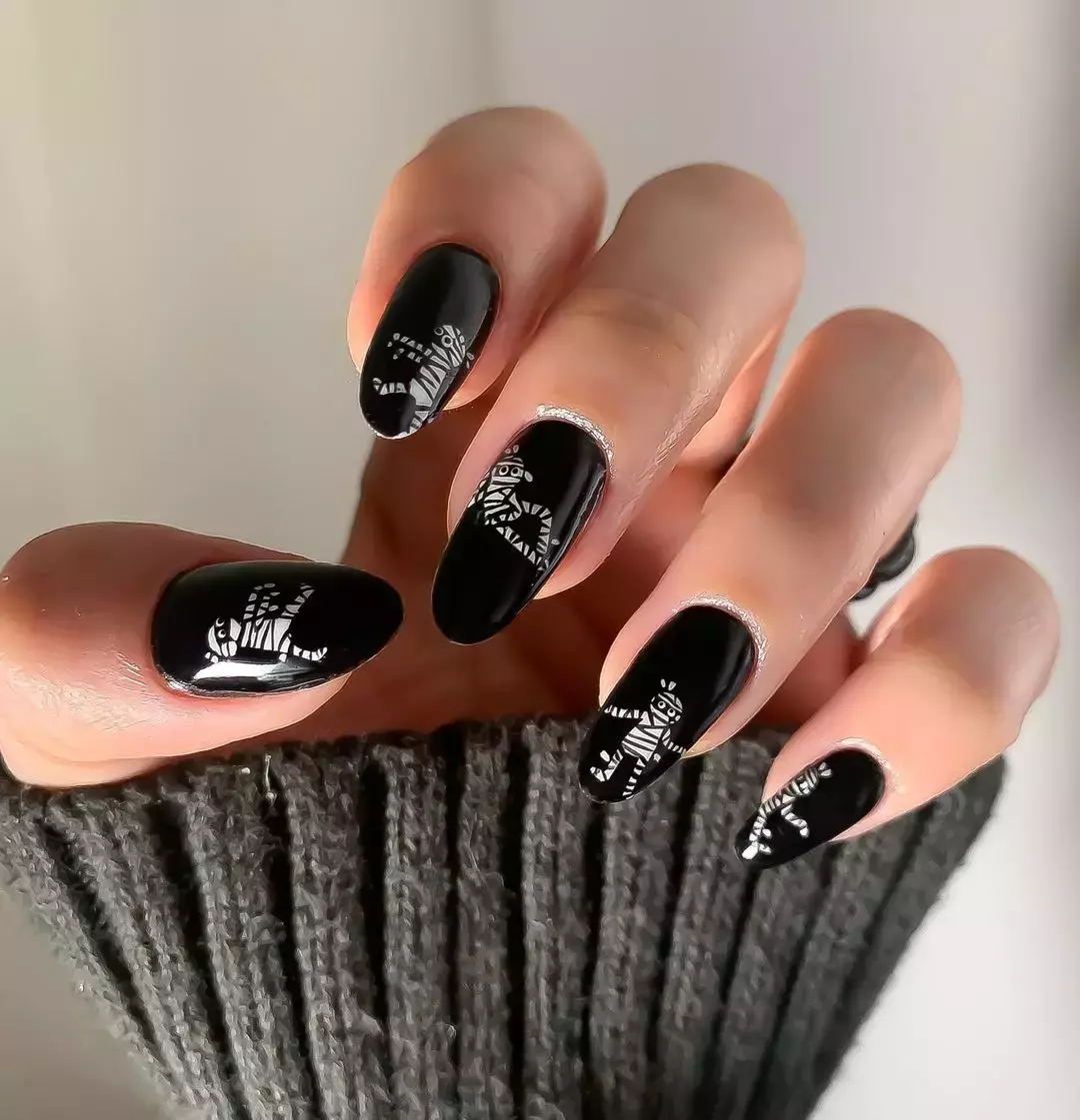 Mummy Nails