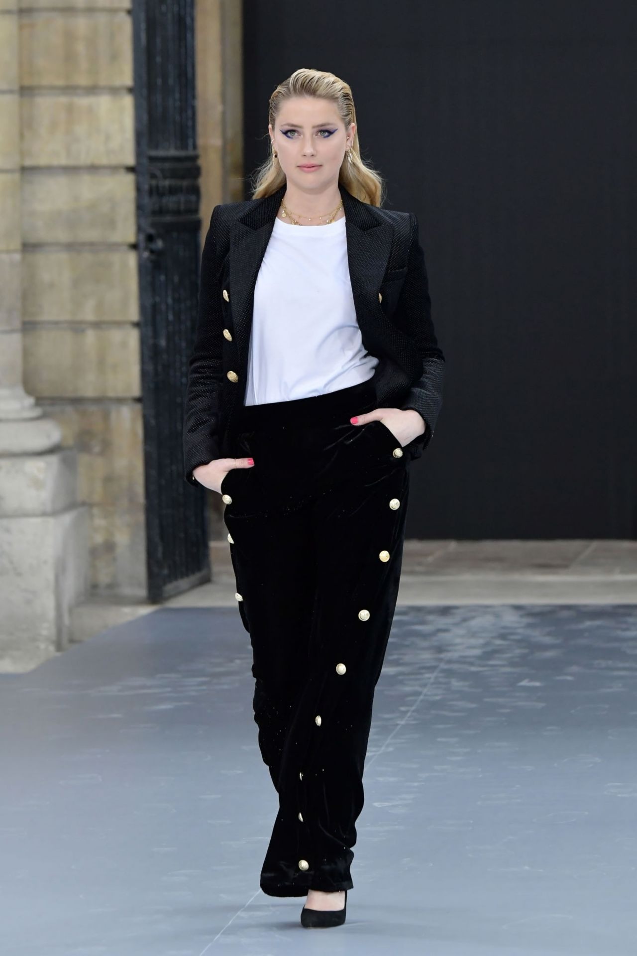 Amber Heard Le Defile L Oreal Paris Show In Paris