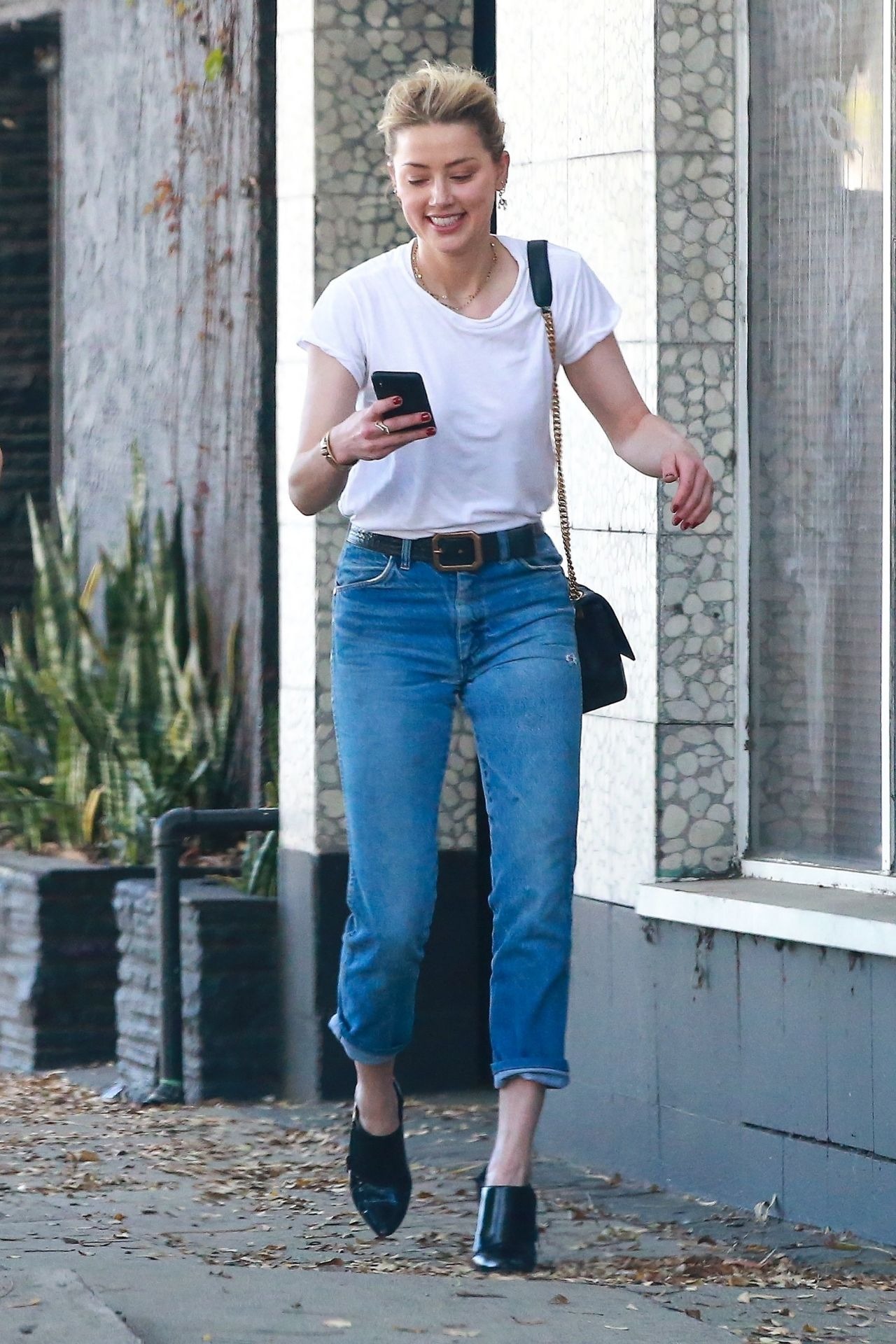 Amber Heard Running Errands In Los Angeles