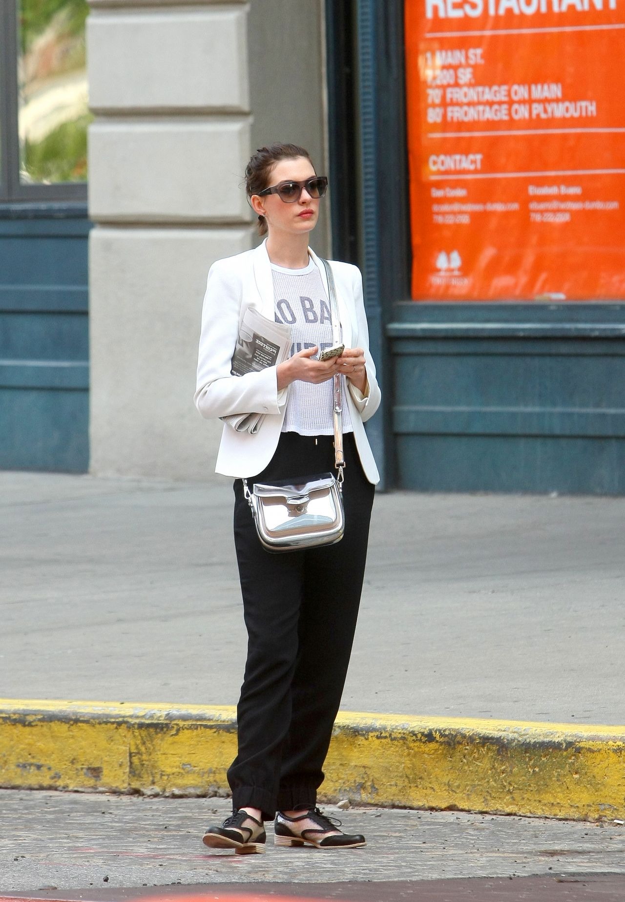 Anne Hathaway Style Waiting For A Car In New York City Aug_1