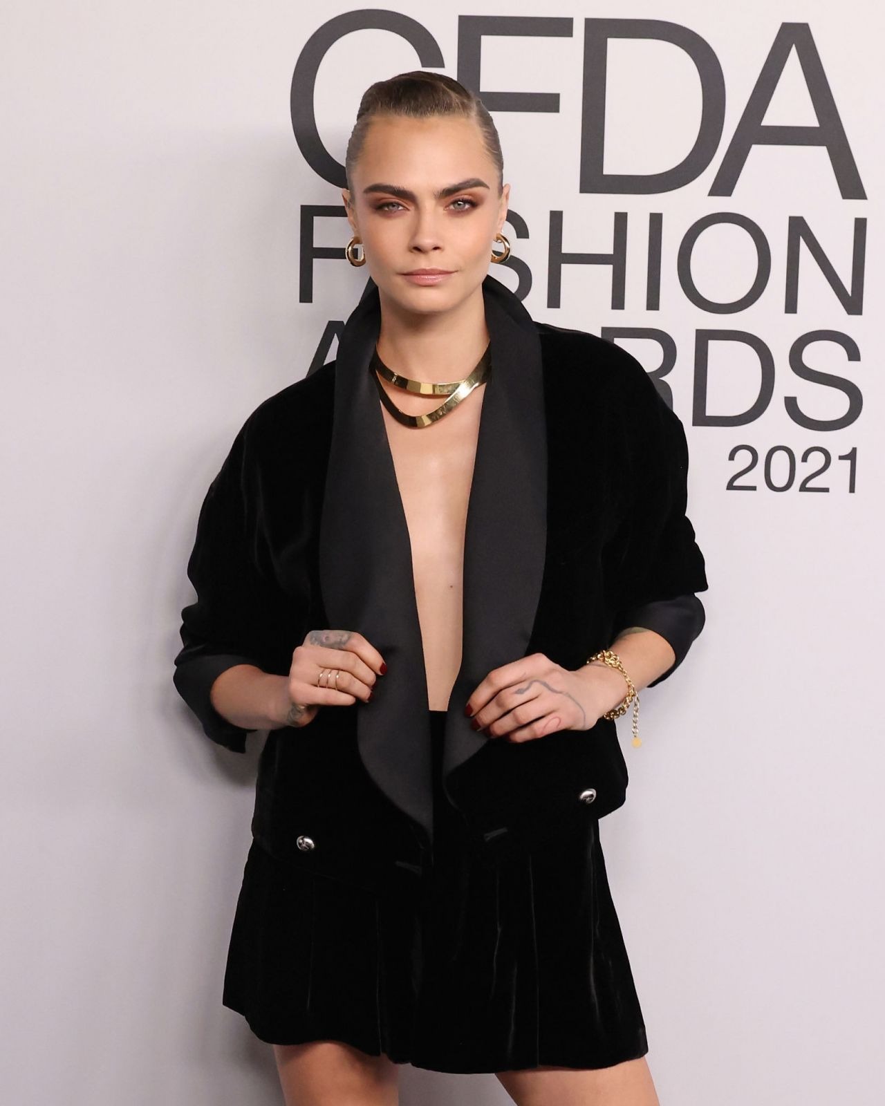 Cara Delevingne Cfda Fashion Awards In Nyc