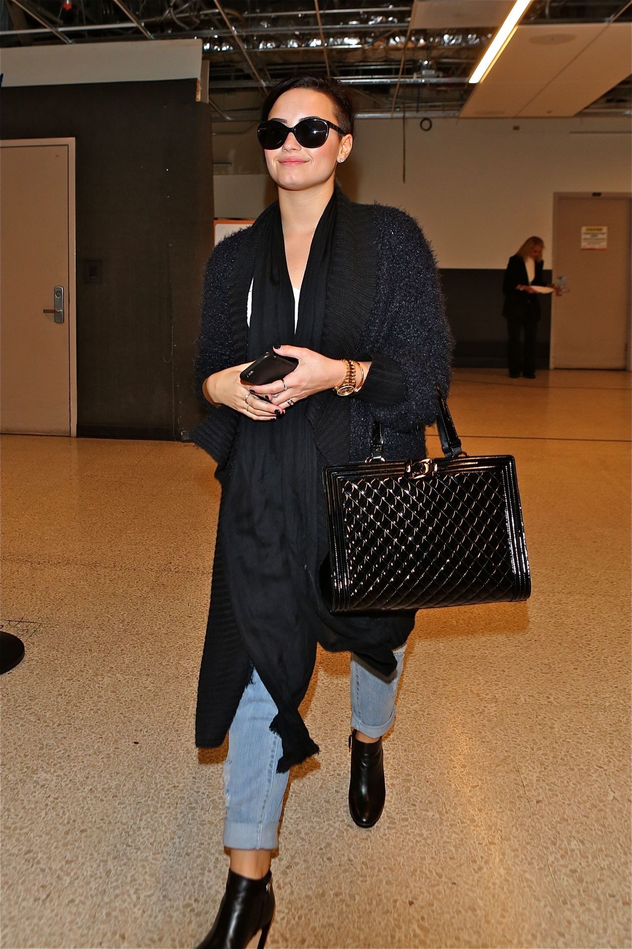 Demi Lovato At Lax Airport November_1