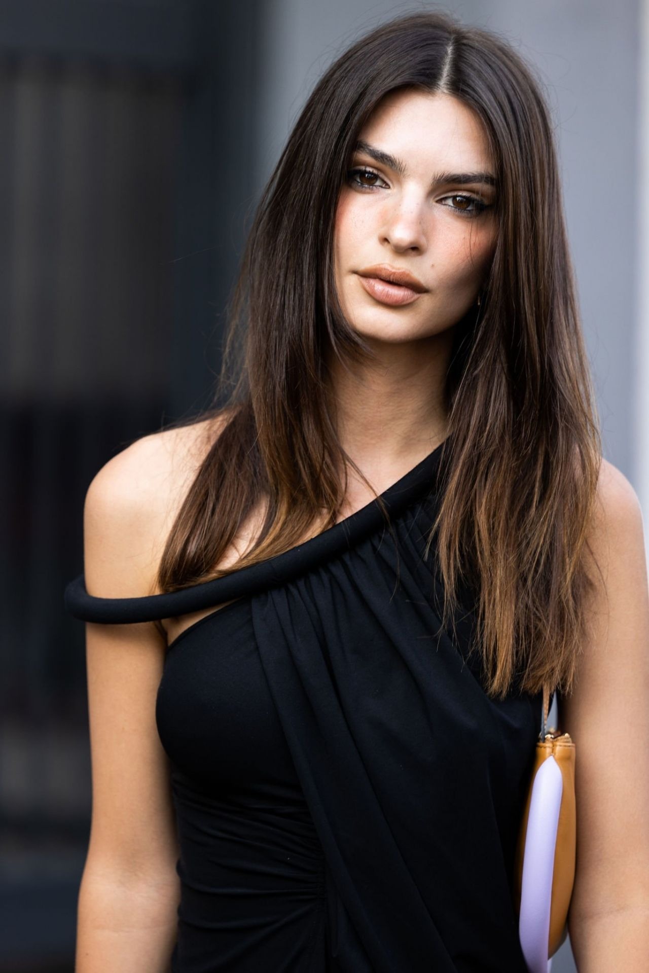 Emily Ratajkowski Jw Anderson Fashion Show In Milan