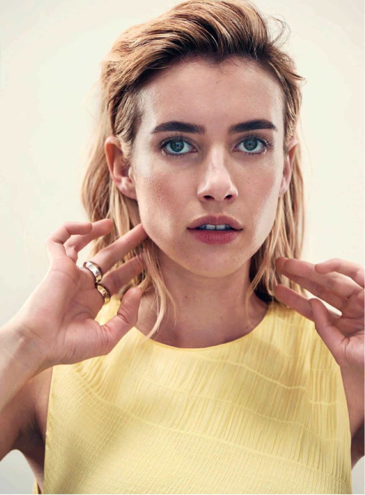 Emma Roberts Cinemania April Issue