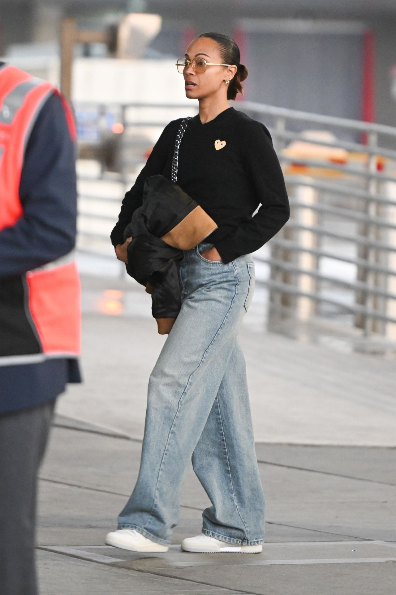 Zoe Saldana Arriving At Jfk Airport In New York