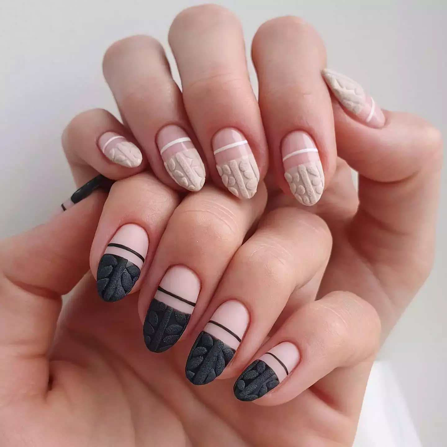 Black And Cream Cableknit Nails