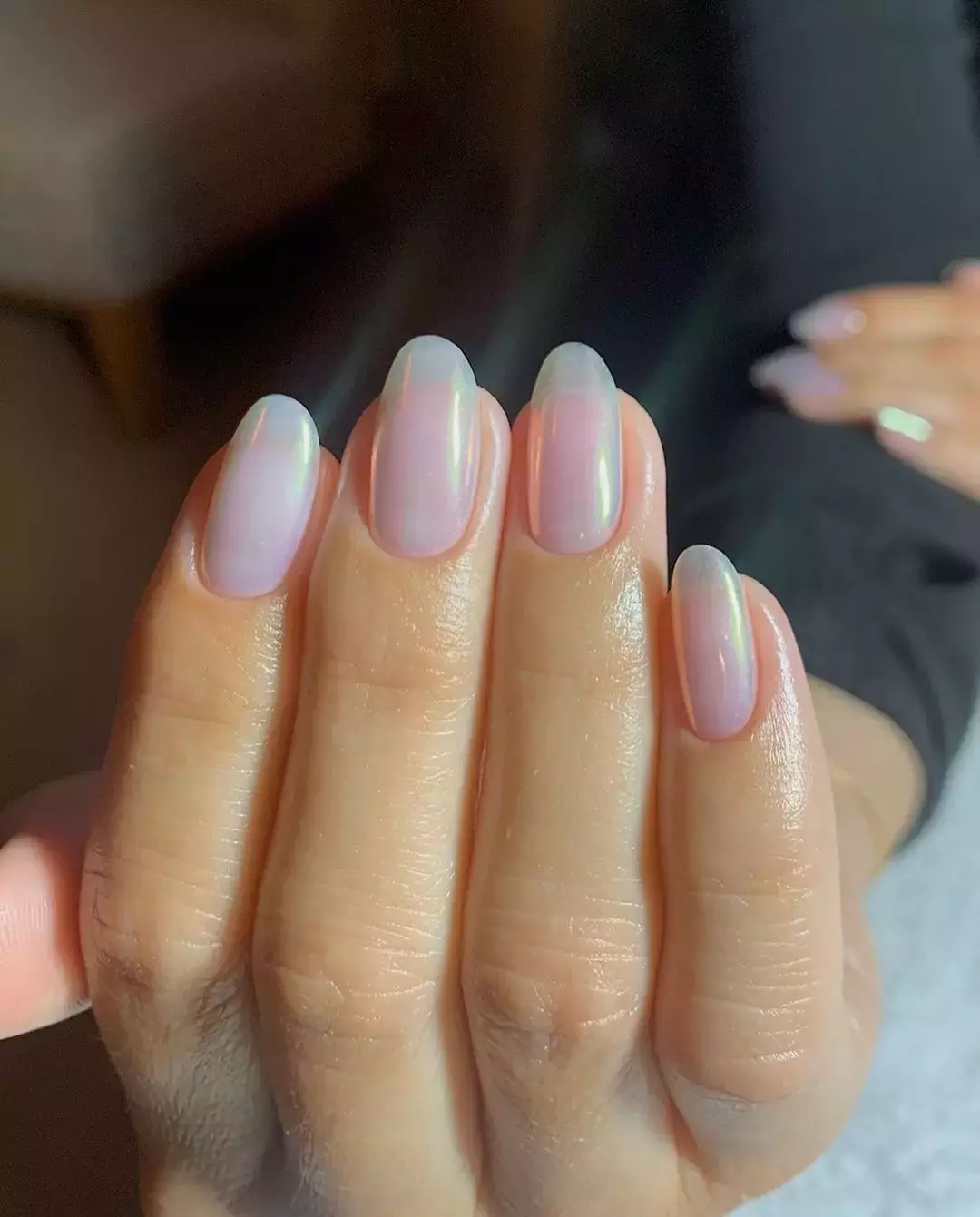 Minimal Iridescent Nails