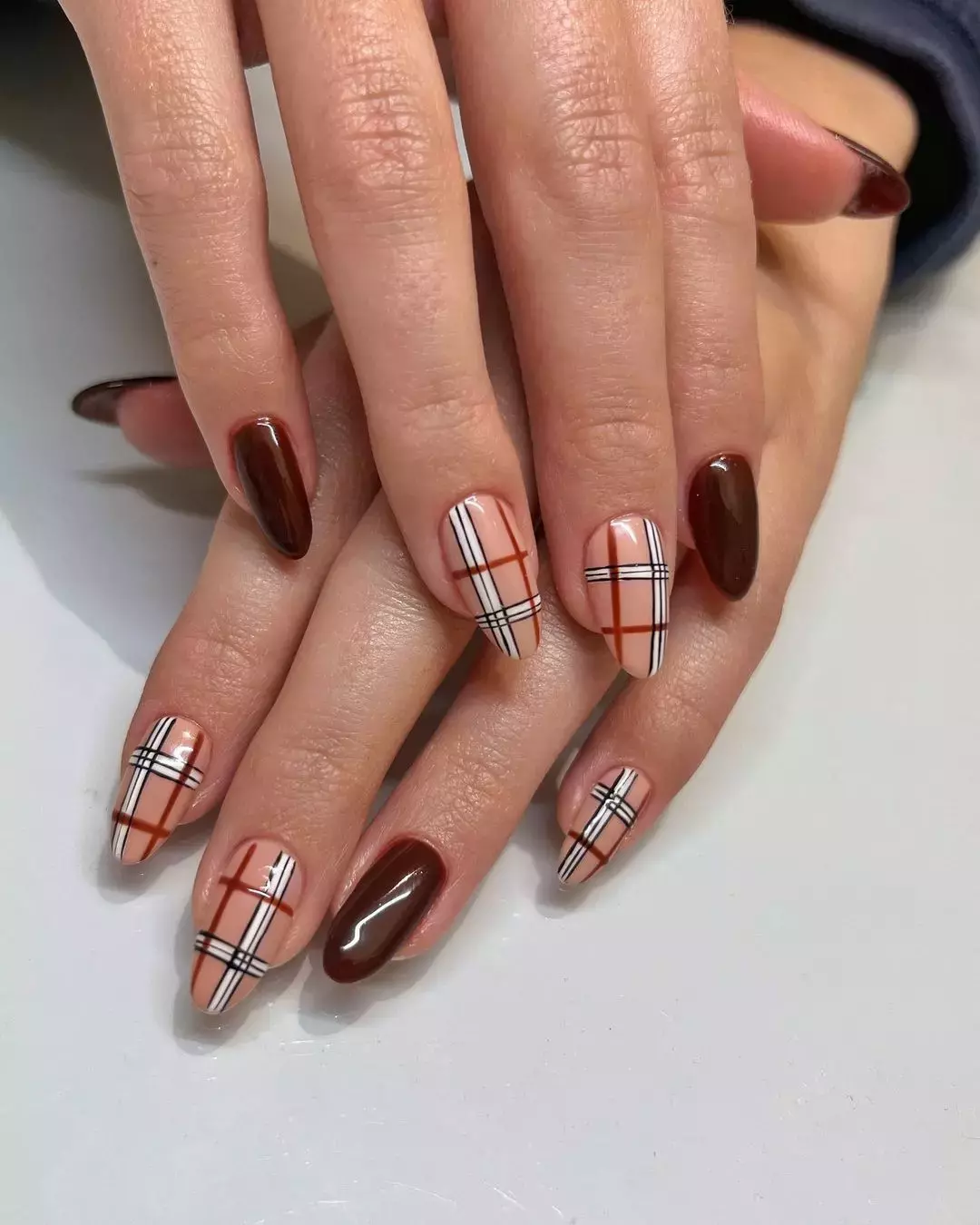 Plaid Burgundy Nails