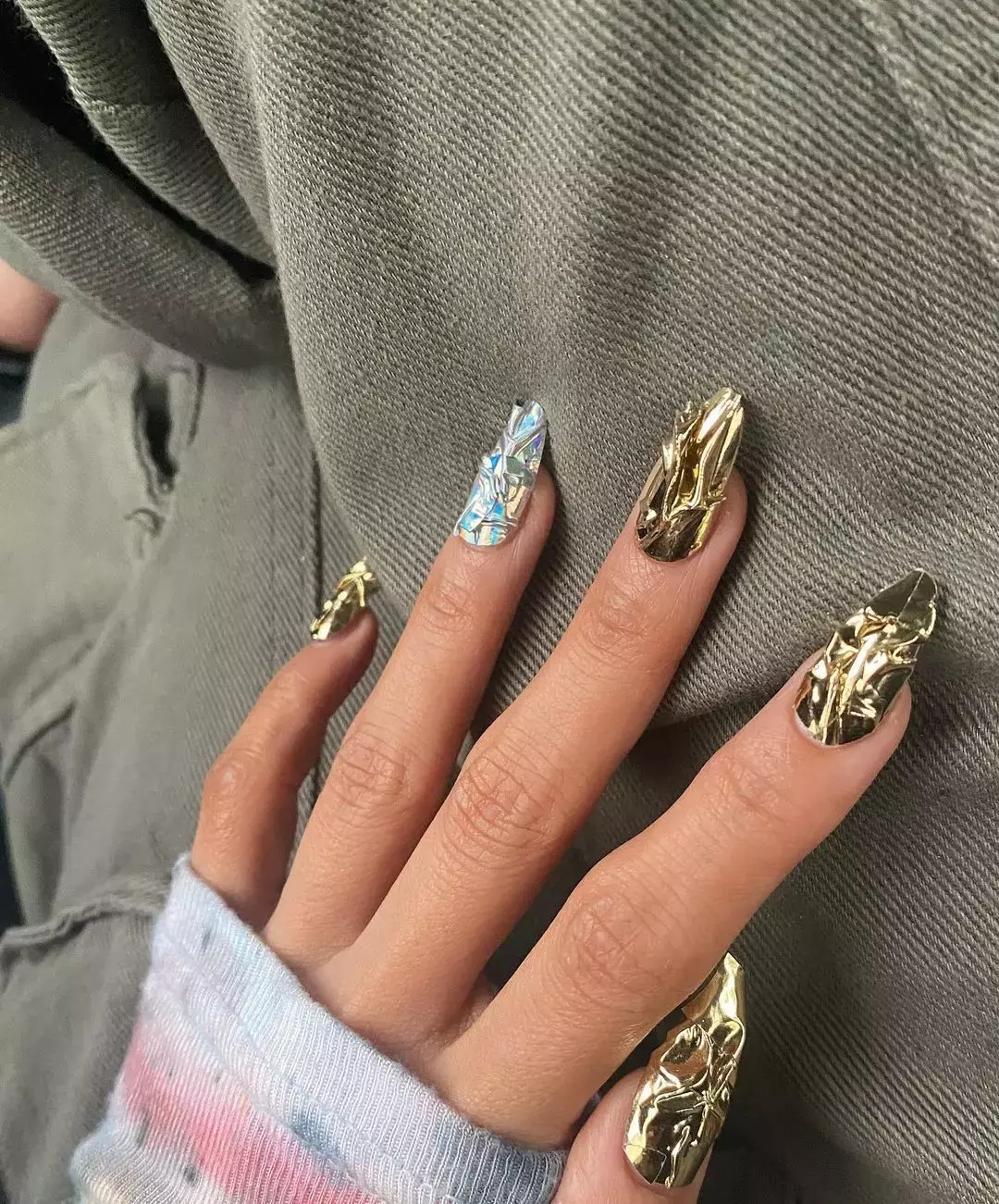 These Futuristic Looking Chrome Nails