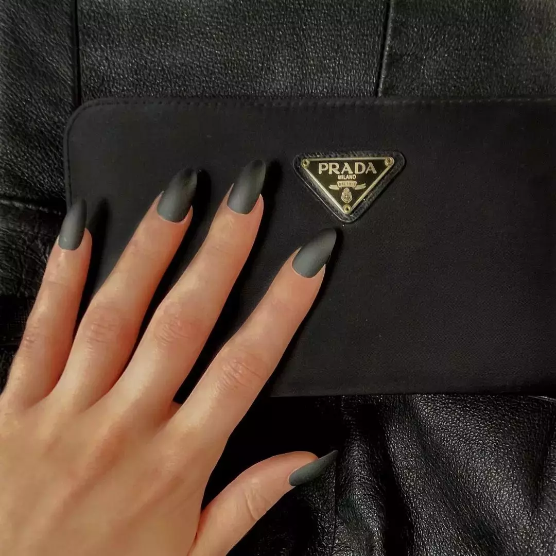 This Matte Black Press On Mani