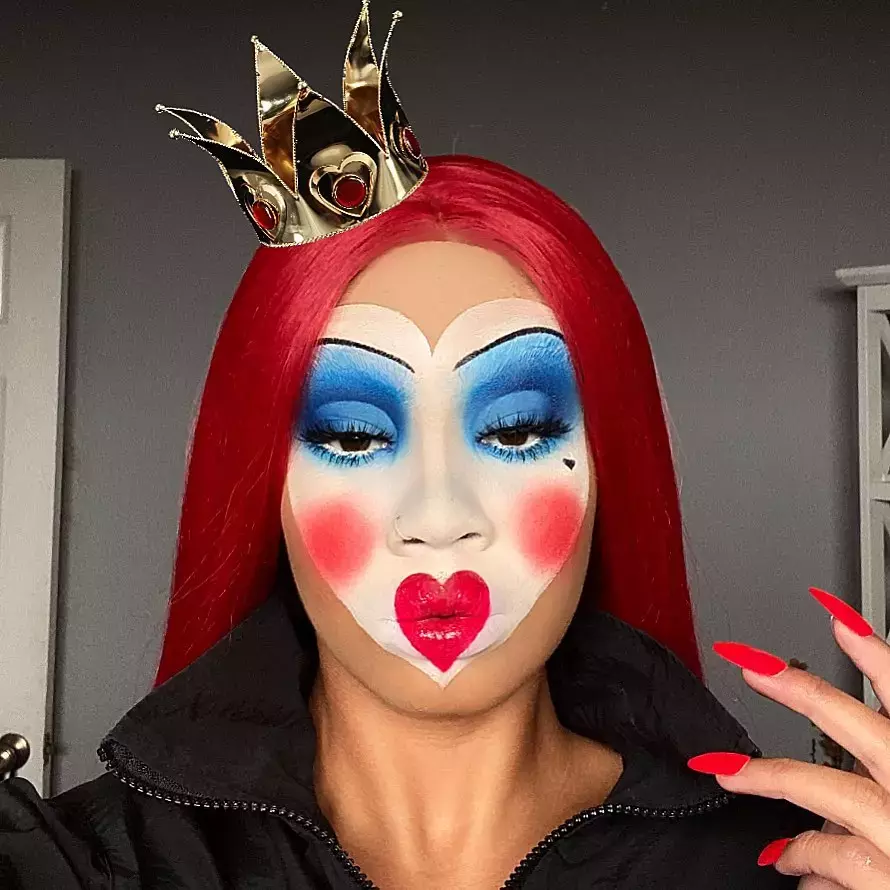 This Queen Of Hearts Makeup Idea For Halloween