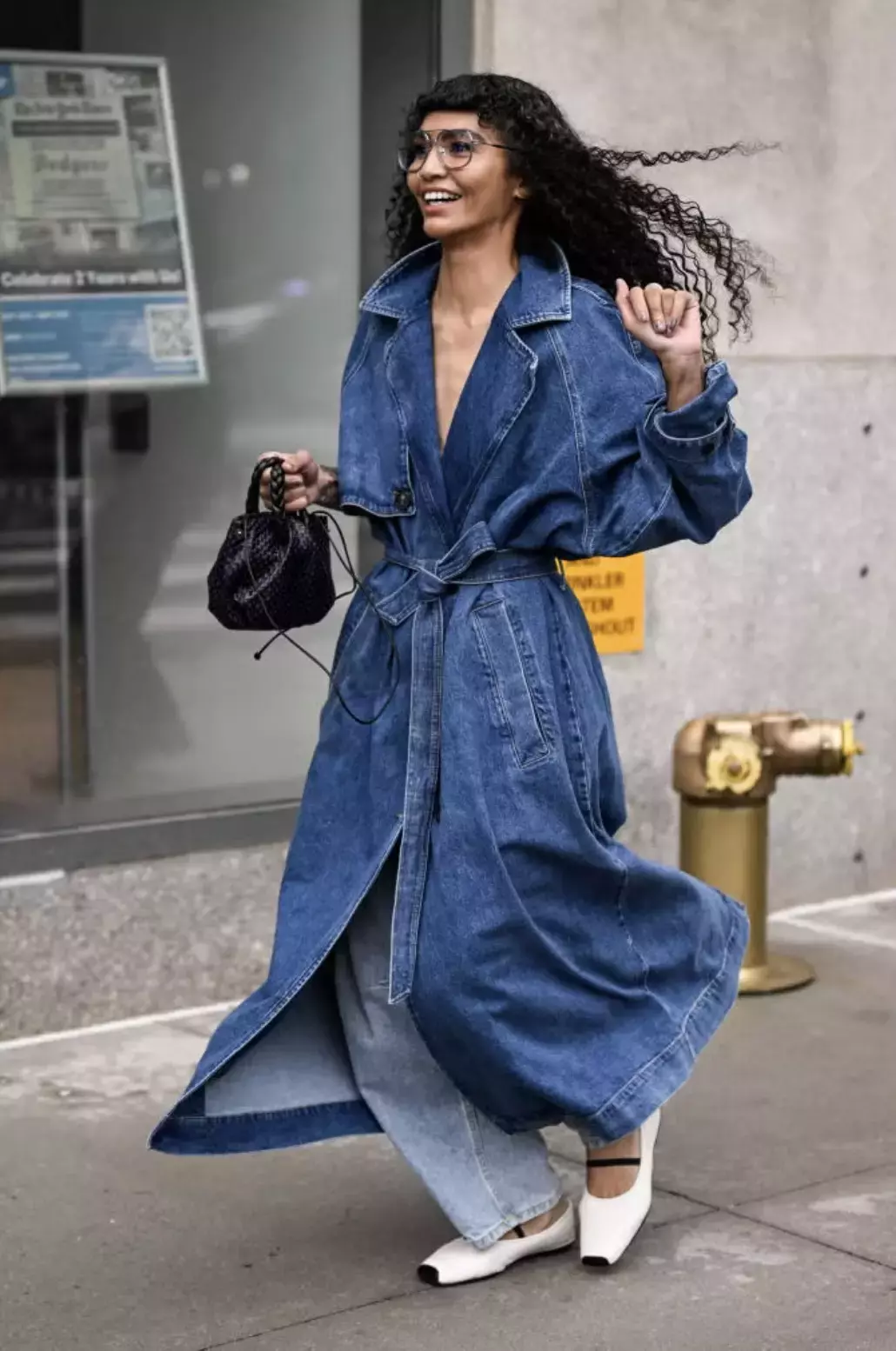 A Denim Trench White And Black Accessories