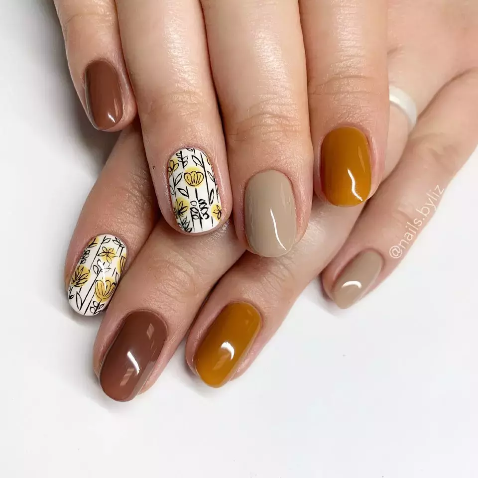 Caramel Colored Thanksgiving Nails