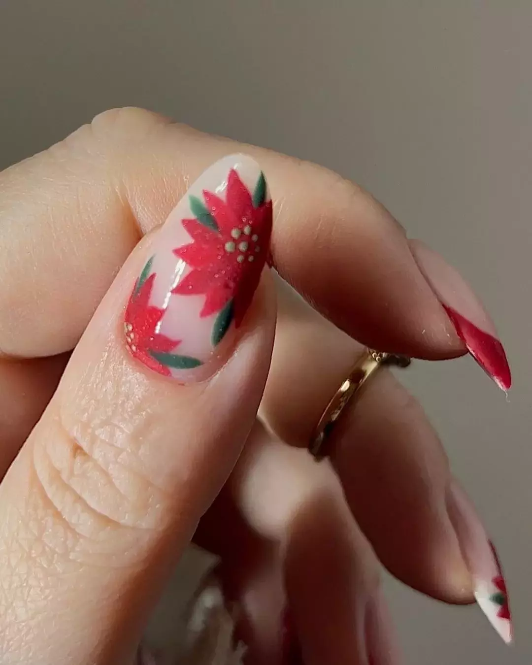 Poinsettia Nails