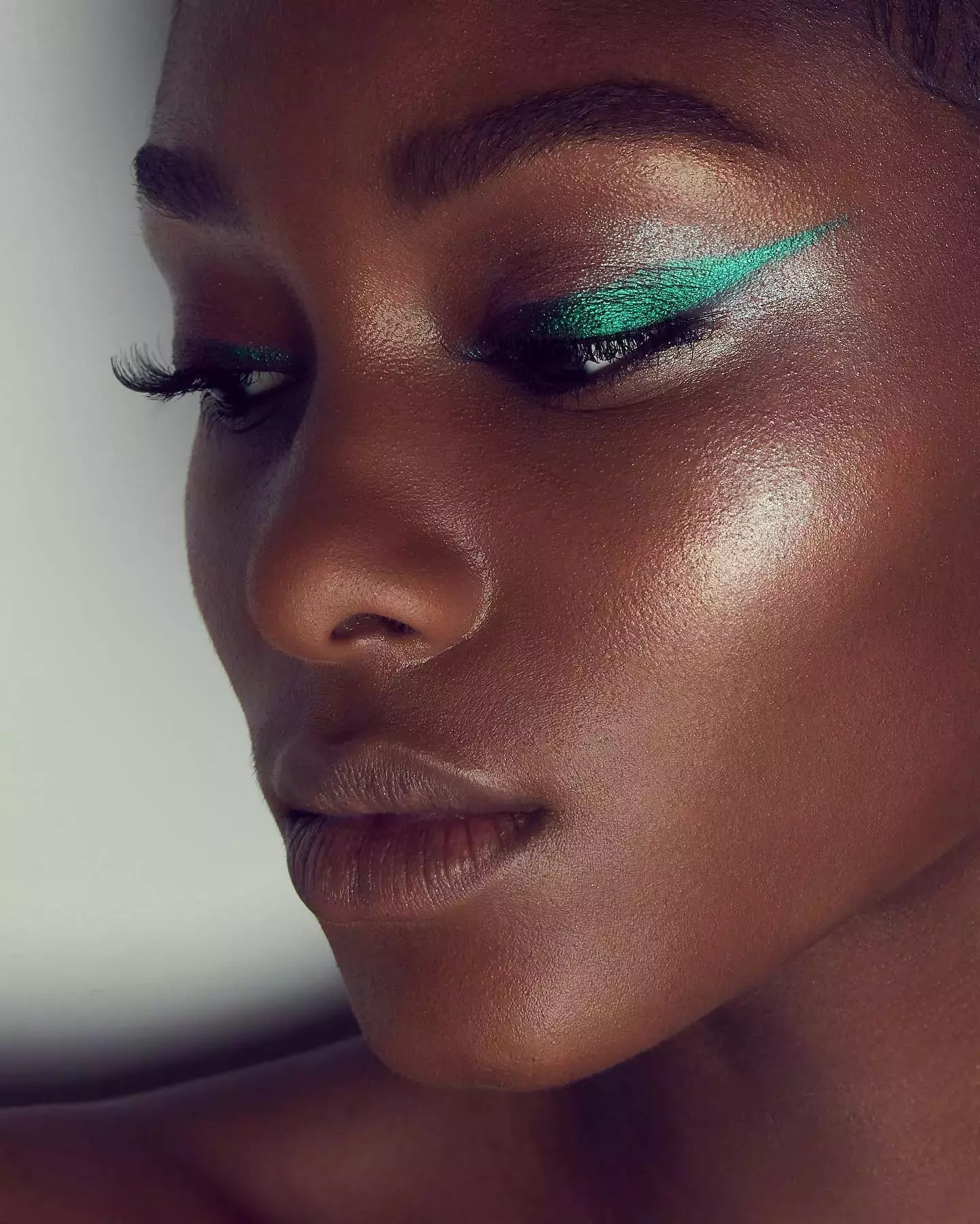 This Emerald Eyeliner For Thanksgiving