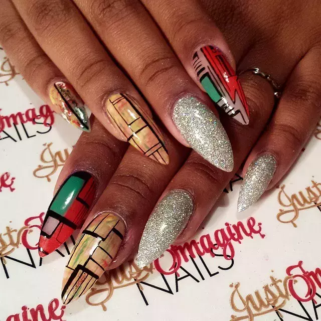 This Glittery Kwanzaa Nail Art