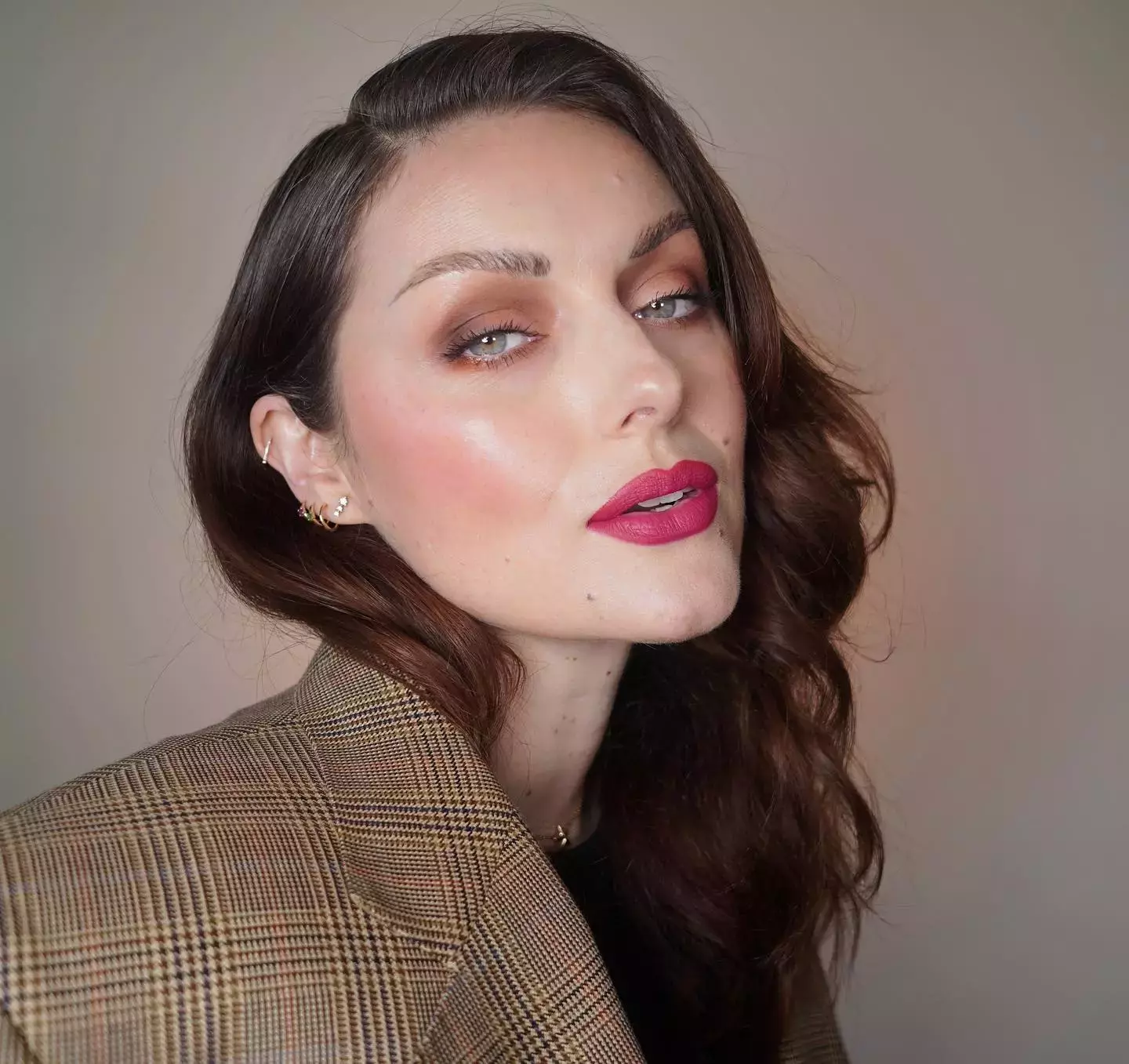 This Taupe Eye And Pink Lip Thanksgiving Makeup