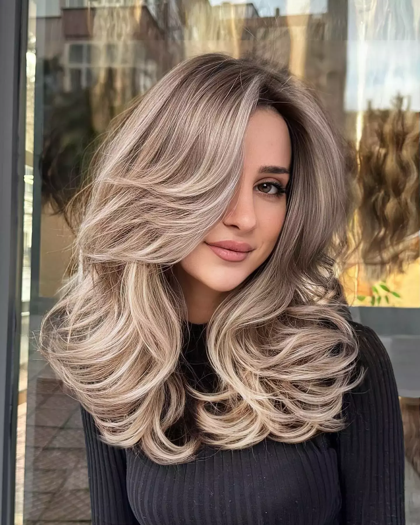 Chic Beige Blonde Balayage