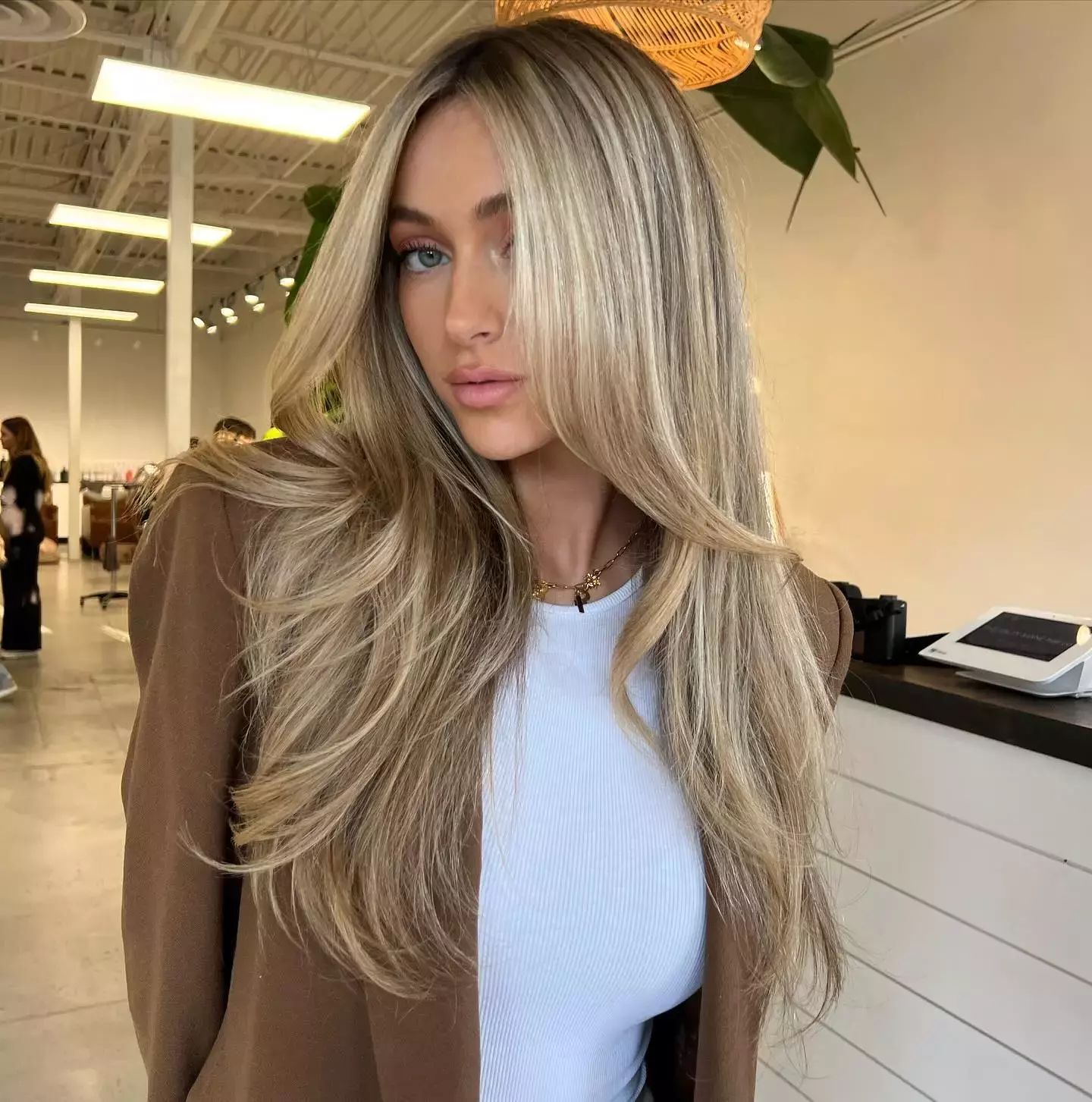 Face Framing Beige Blonde Layers