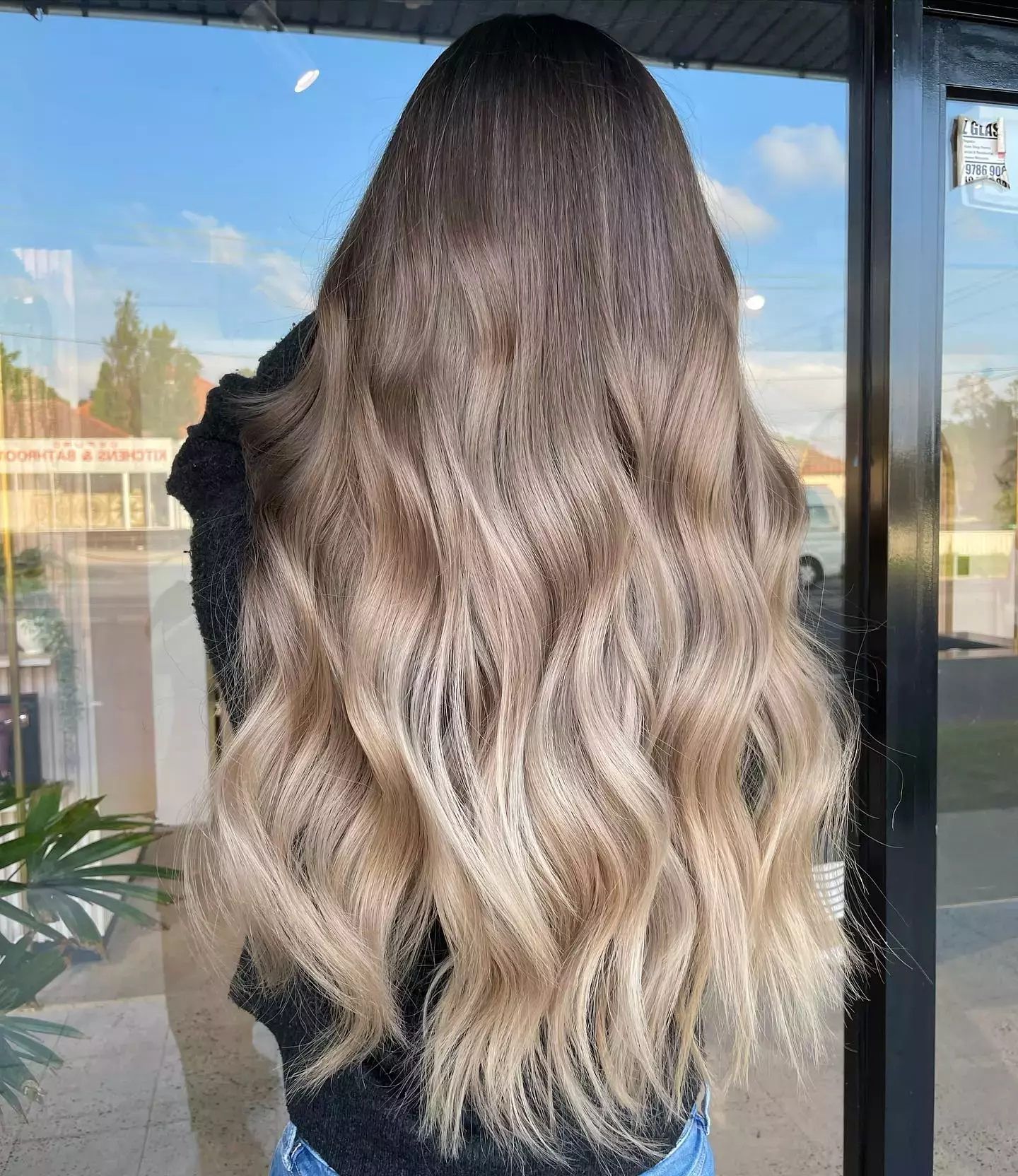 Flowing Beige Blonde Waves