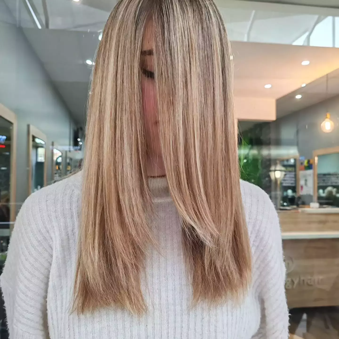 Luxe Blonde With Seamless Layers