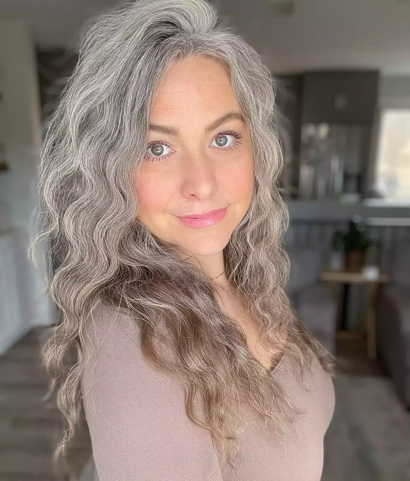 Soft Silver Waves With Feminine Glow