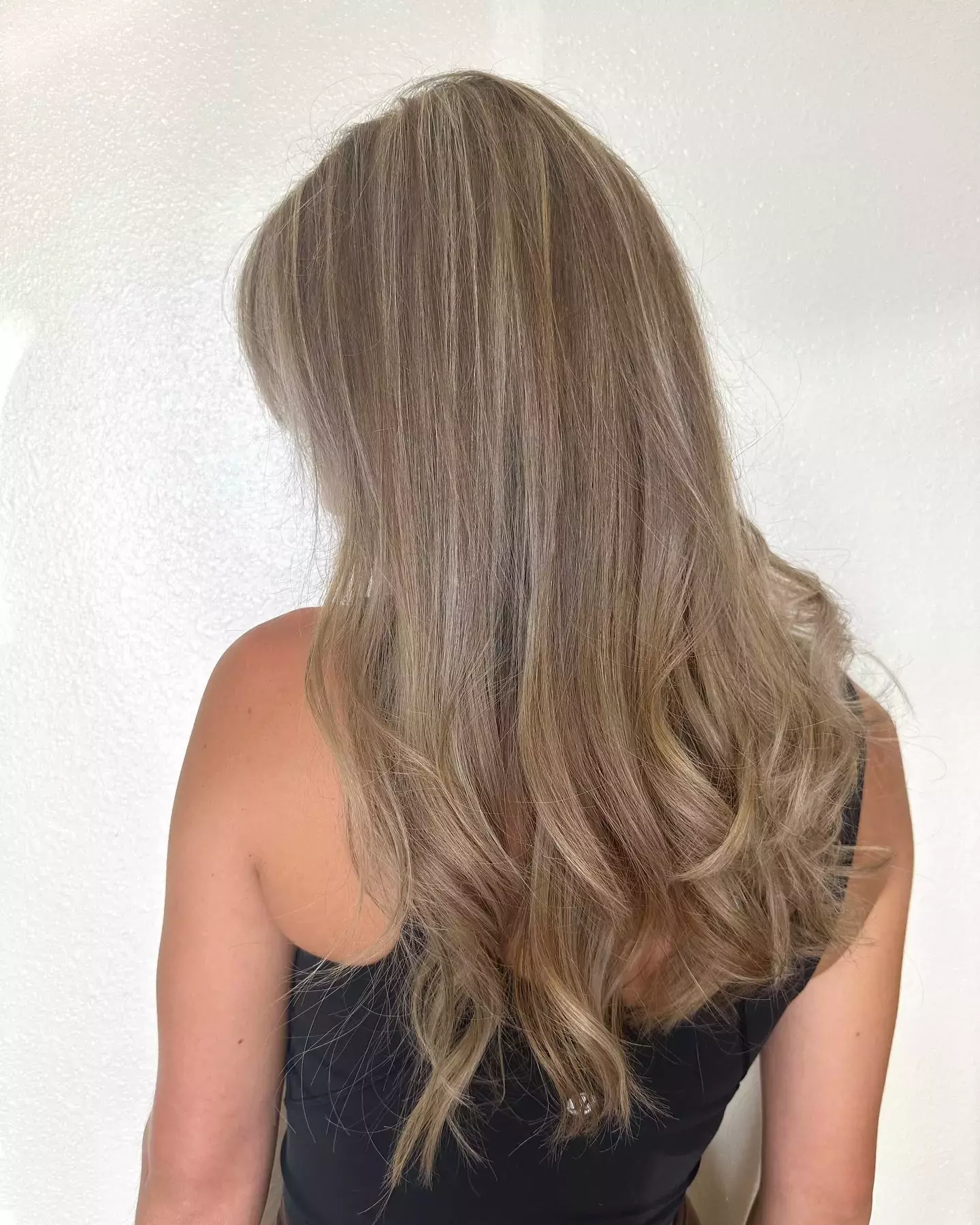 Soft Waves With Ashy Highlights