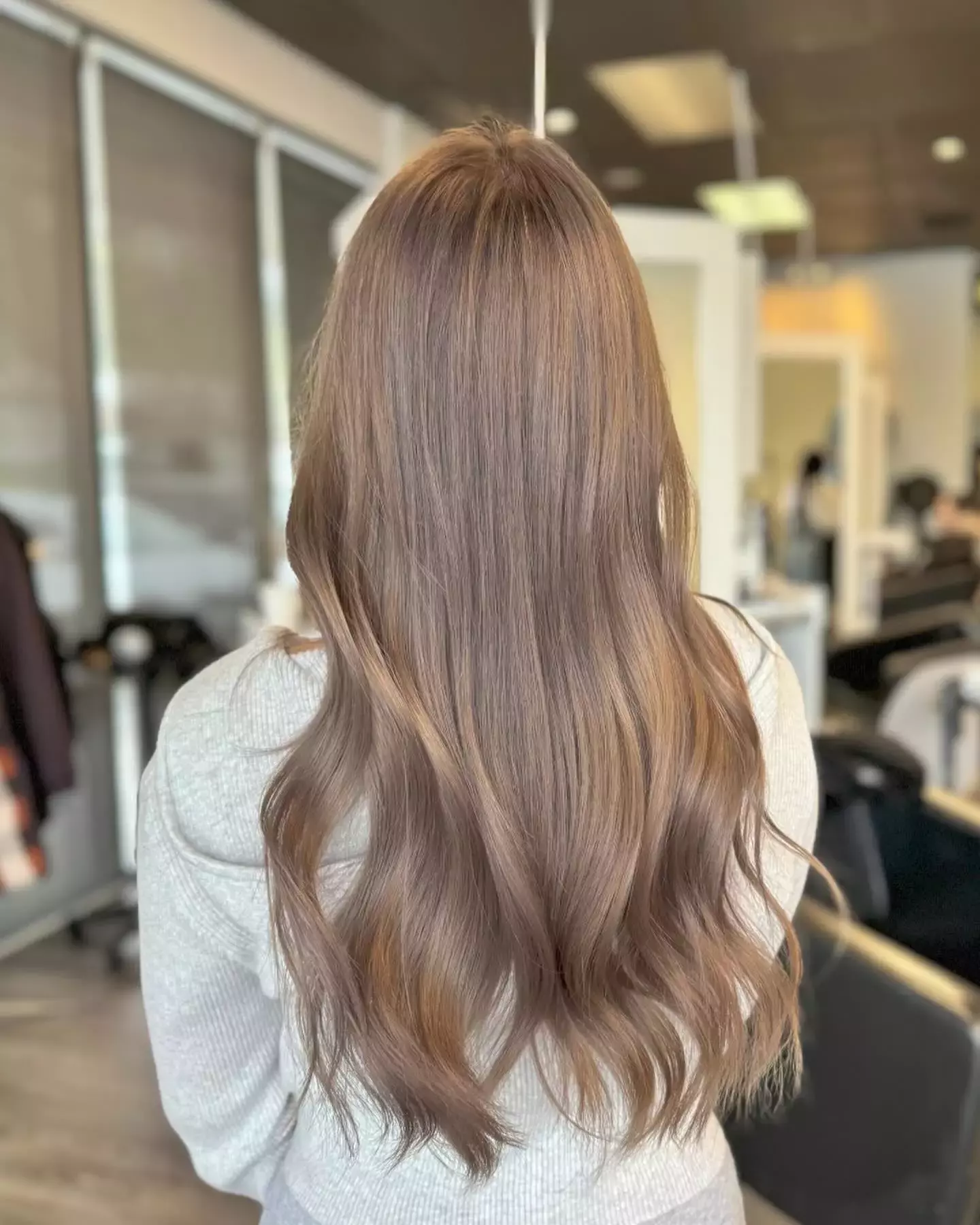 Soft Waves With Subtle Highlights