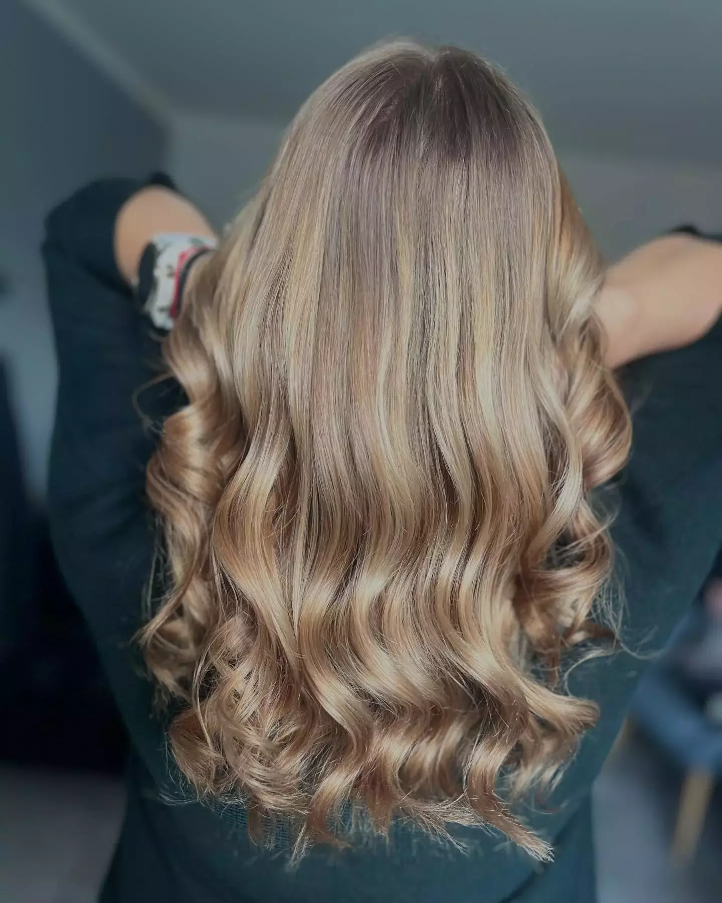 Radiant Bronde Waves